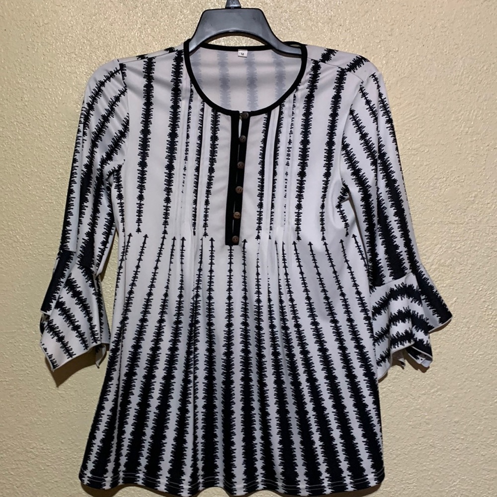 Top Blouse Black White Print Size M Unlisted Brand Stretchy Pullover - Picture 1 of 12